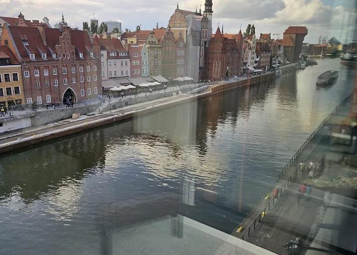 Chmielna Z Widokiem Na Rzeke *