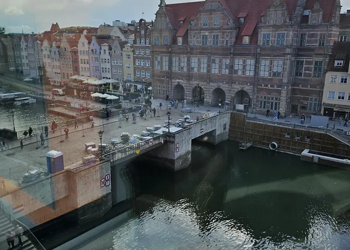 Chmielna Z Widokiem Na Rzeke דירה