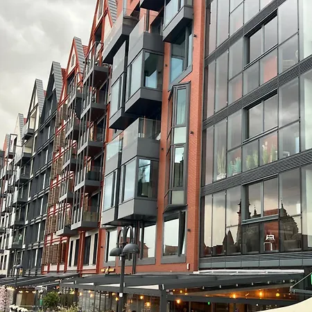 Chmielna Z Widokiem Na Rzeke Danzig