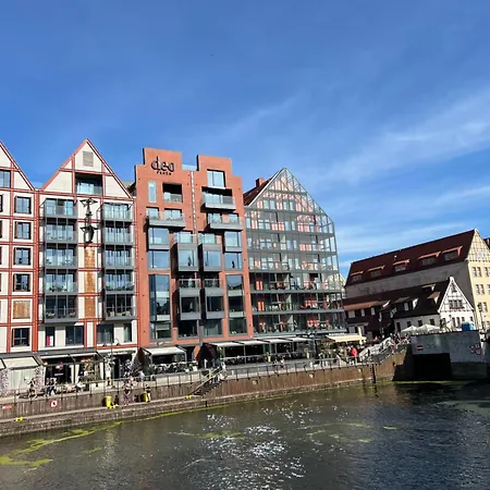 Chmielna Z Widokiem Na Rzeke Gdansk