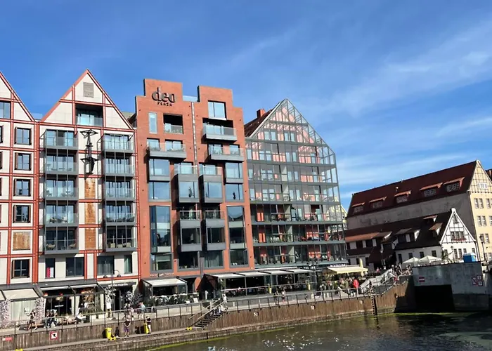 Chmielna Z Widokiem Na Rzeke Gdańsk