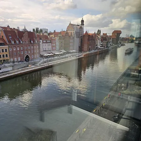 Chmielna Z Widokiem Na Rzeke *