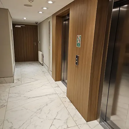 Chmielna Z Widokiem Na Rzeke * Gdansk