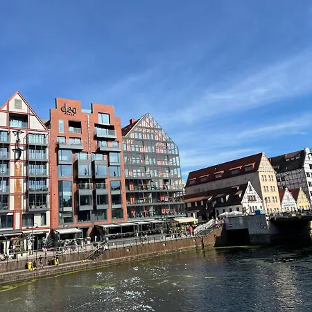 Chmielna Z Widokiem Na Rzeke * Gdansk